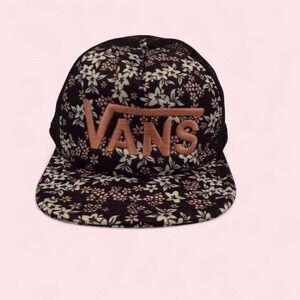 Vans trucker hat in black and pink